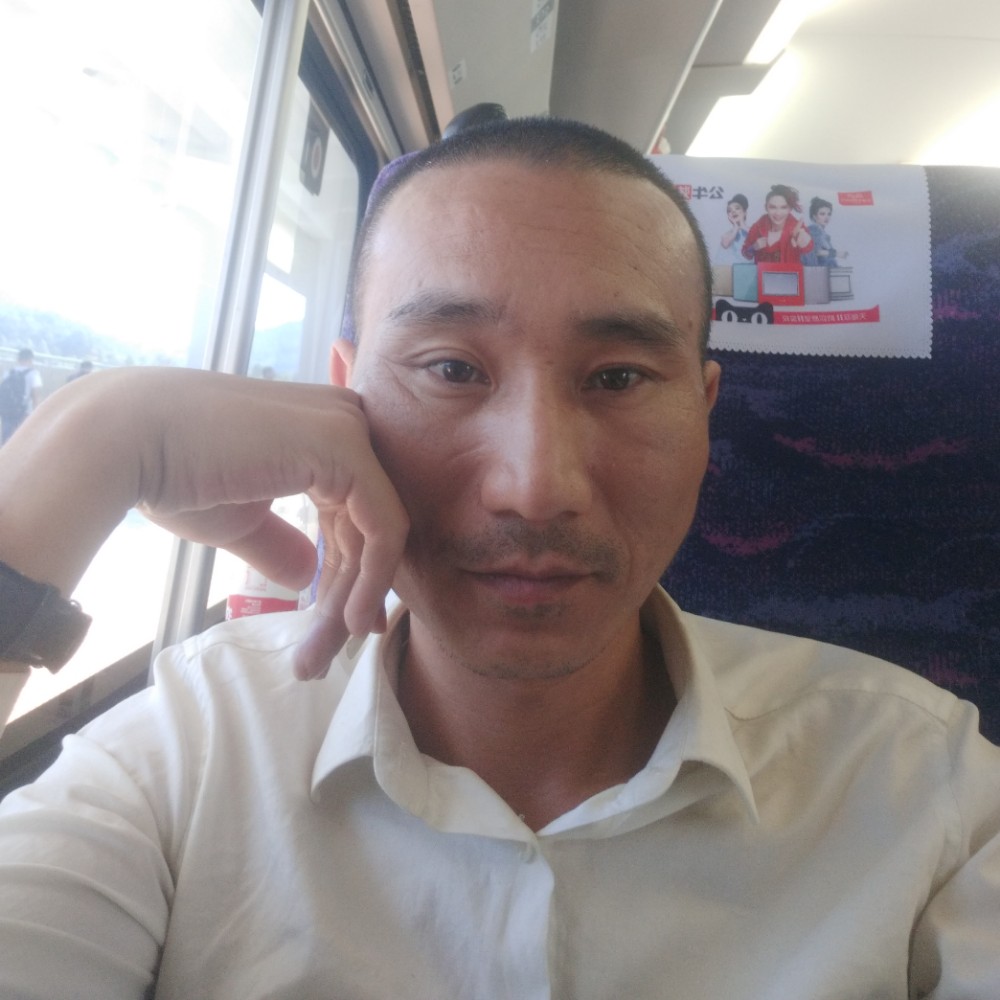 西装請清秀的照片