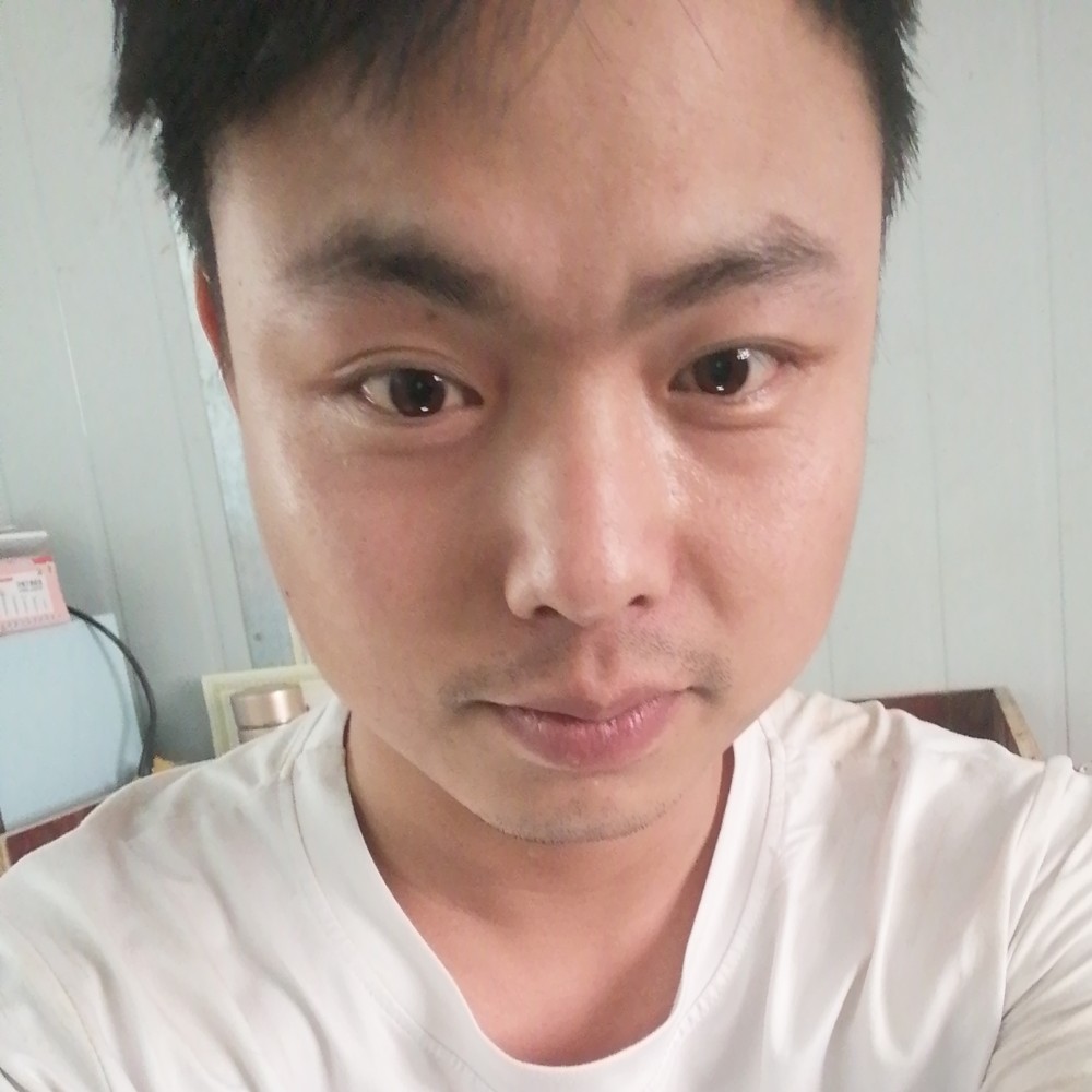 黑裤一个人的照片