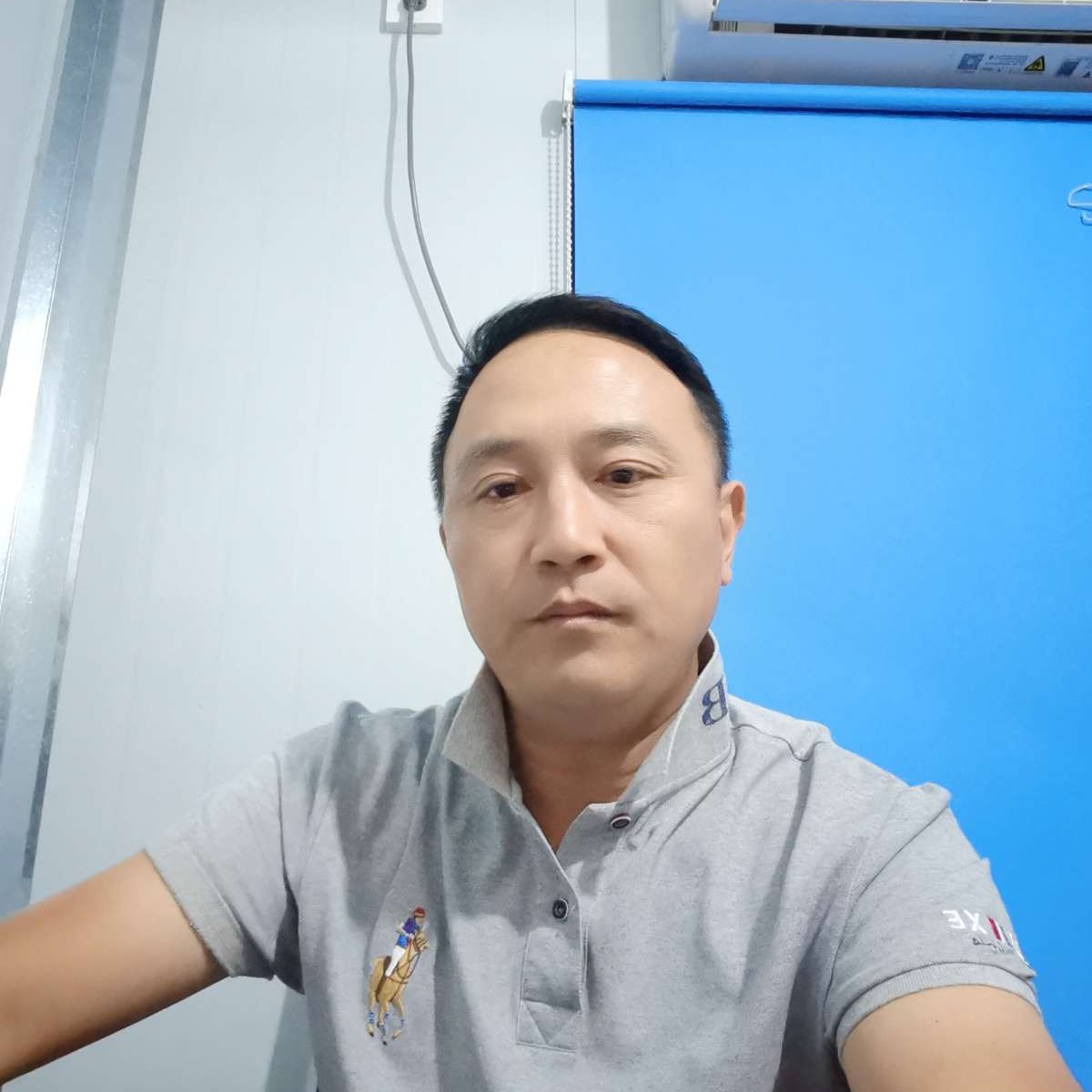 朋友还英俊的照片
