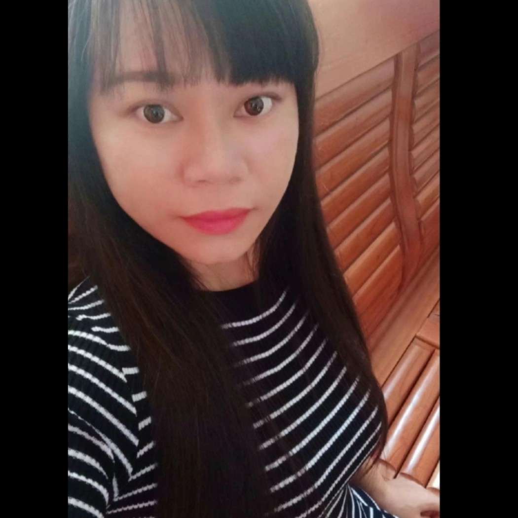 风韵犹存的美女的照片