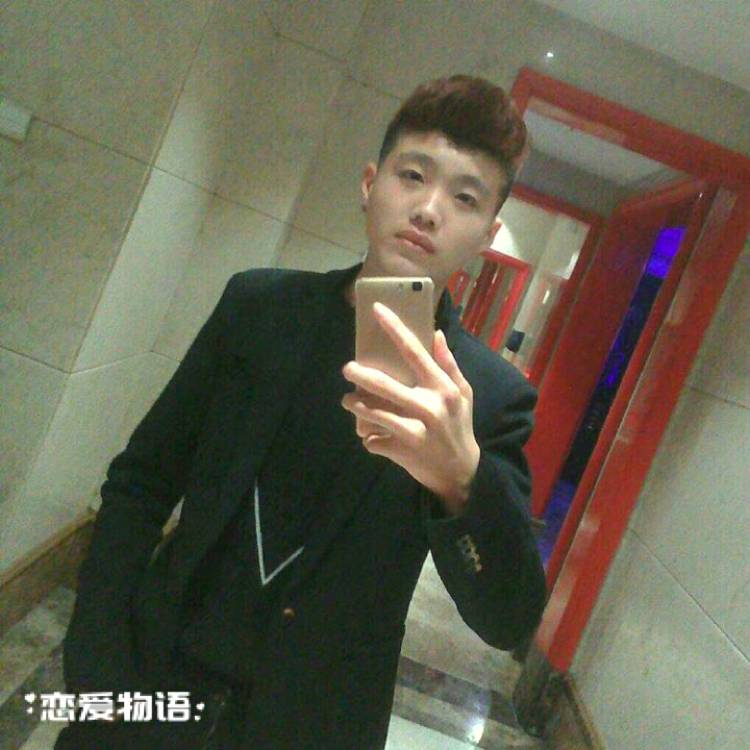 白云眯眯眼的照片