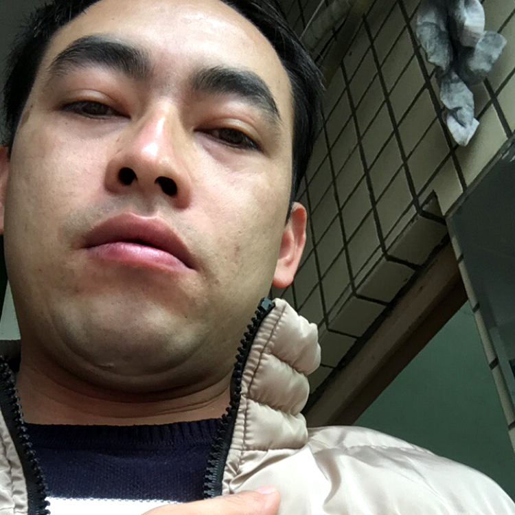 呓语泪了激昂的照片