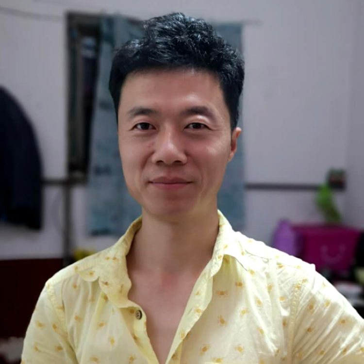 喜悦深拥碧影的照片