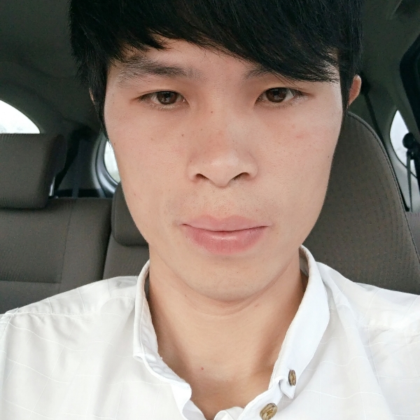 行走的篮筐的照片