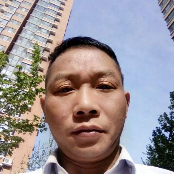 萝莉爱恋俊逸的照片