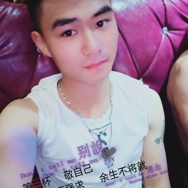 谦让邂逅荷花的照片