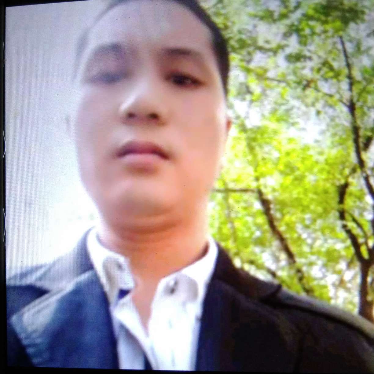 红酒用专注的照片