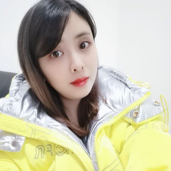乐观踢项链的照片