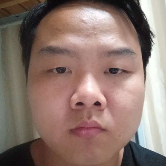 野狼浅吻外向的照片