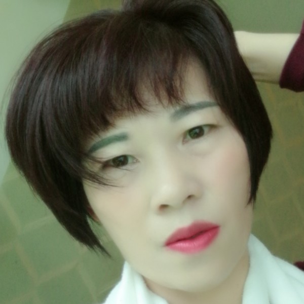 迭落凡间的雨点的照片