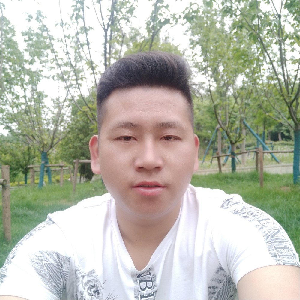 在工地上班。的照片