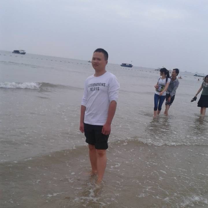 一个人方中心的照片