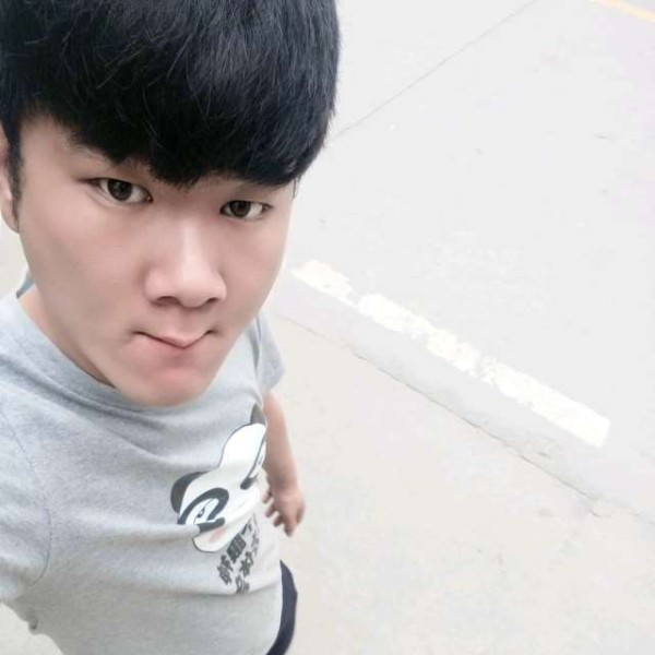 怕孤独邂逅菠萝的照片