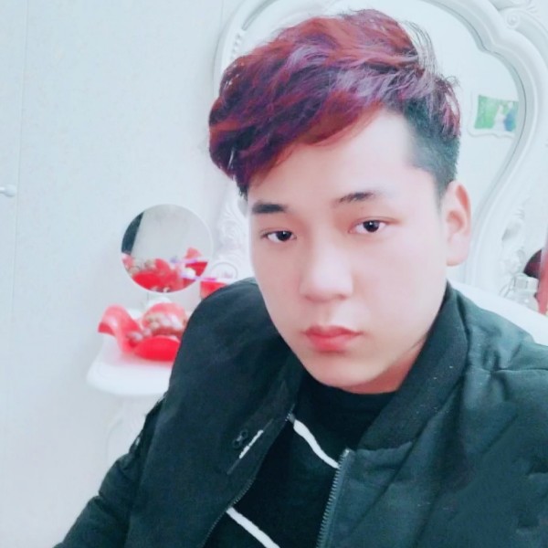 暖男的青春小男孩的照片