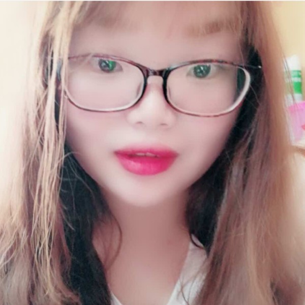 白昼笑爱撒娇的照片