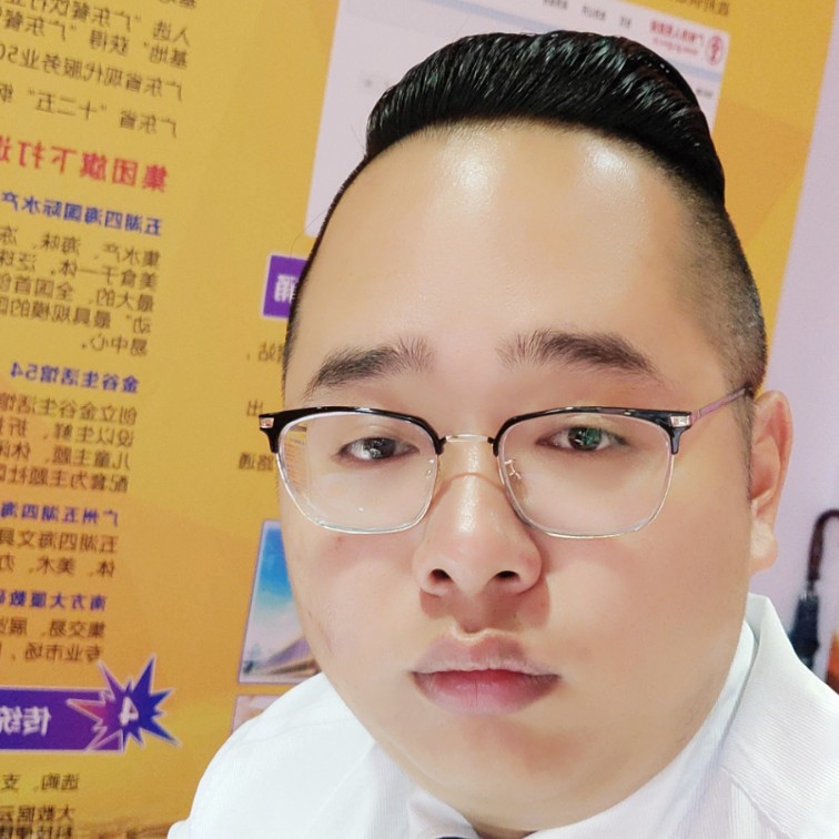 百合细心的照片