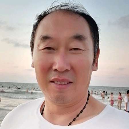 羞涩闻晨阳的照片