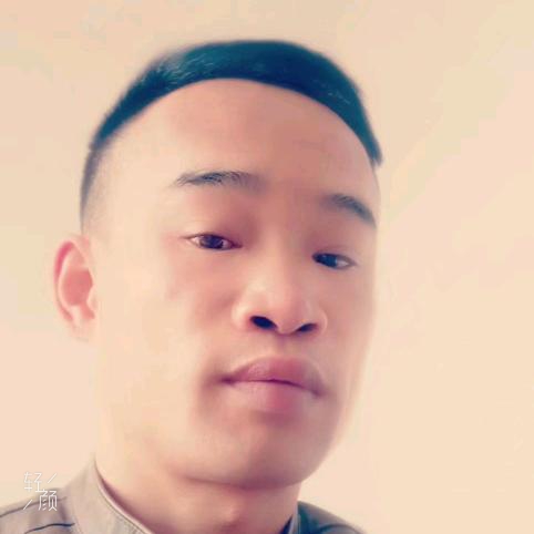 水杯就明亮的照片