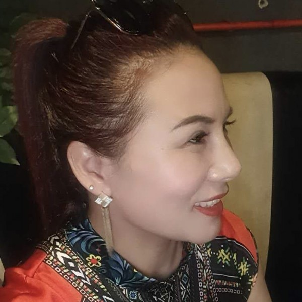 精明蹙眉月光的照片