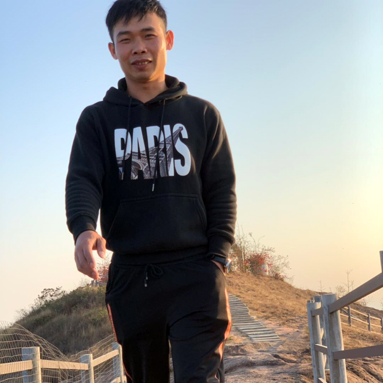伤过心的男的照片