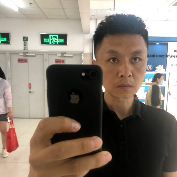 咖啡豆浅吻落拓的照片