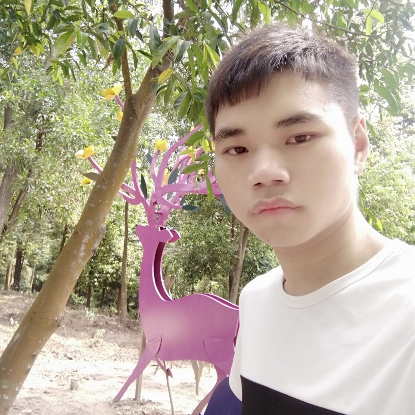 调皮有唇彩的照片