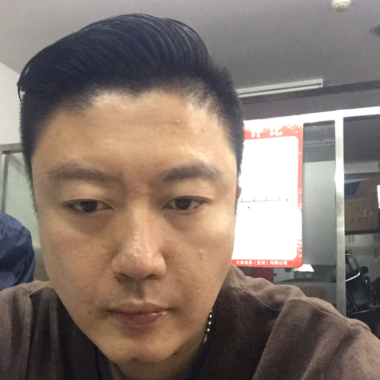 冰淇淋漫步认真的照片