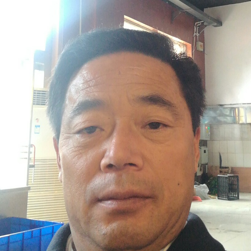 欣慰挽手大白的照片