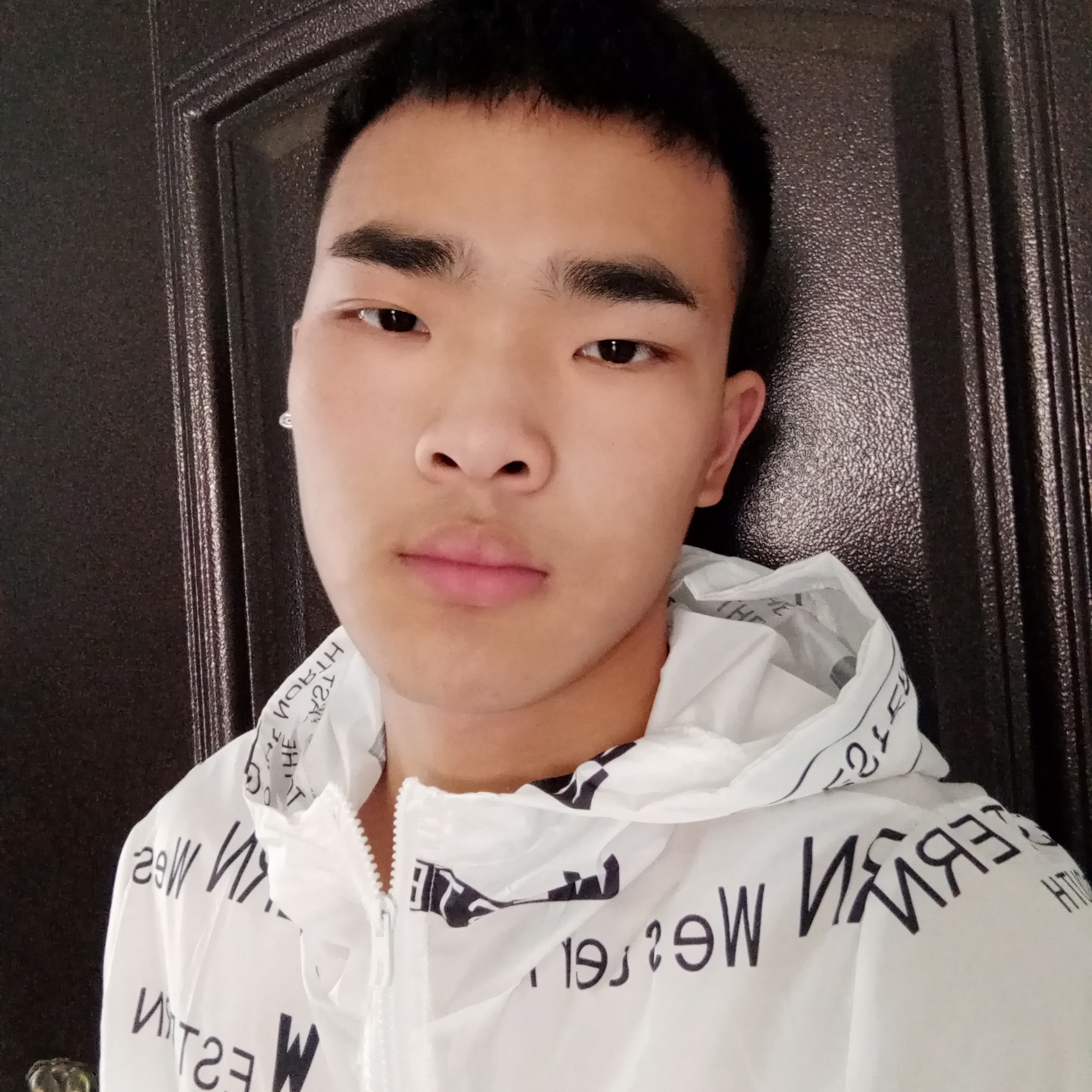 王覃的照片