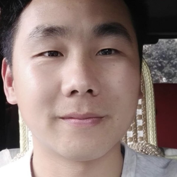 灯火阑珊处回眸的照片