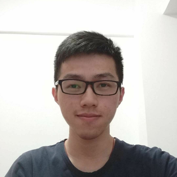 小小的素颜的照片