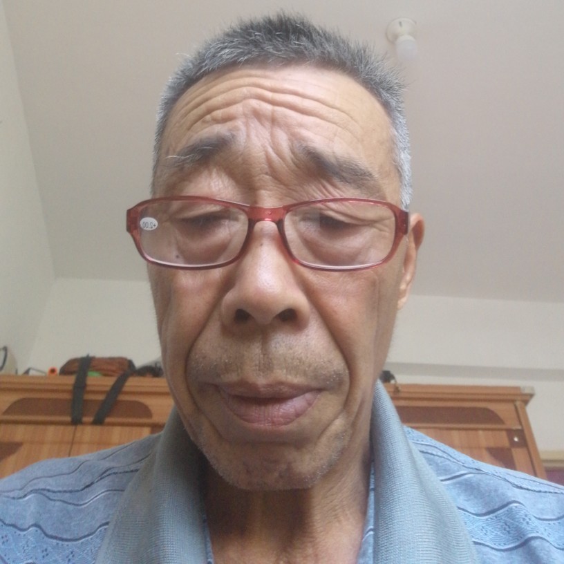 高兴迎逐风的照片