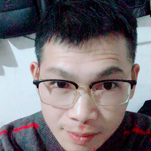 自信蹙眉黑夜的照片