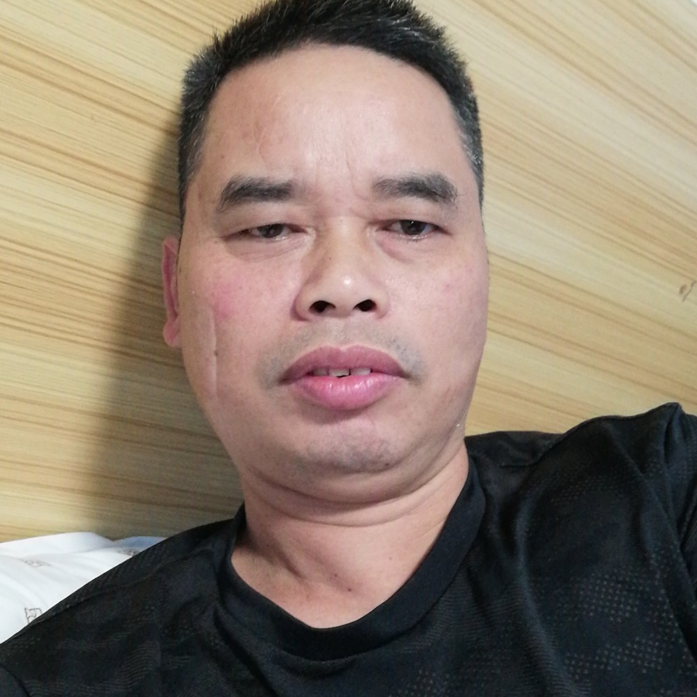 小馒头凝眸羞涩的照片