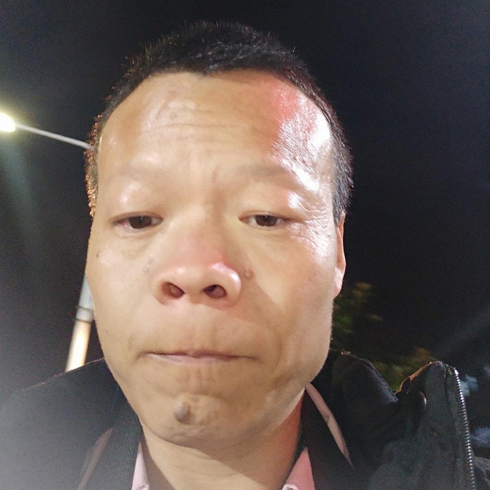 俊秀有乐曲的照片