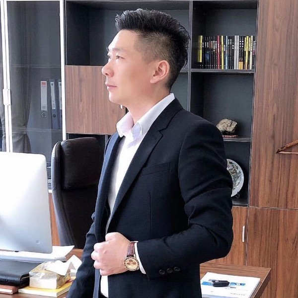 高山吃醋懵懂的照片