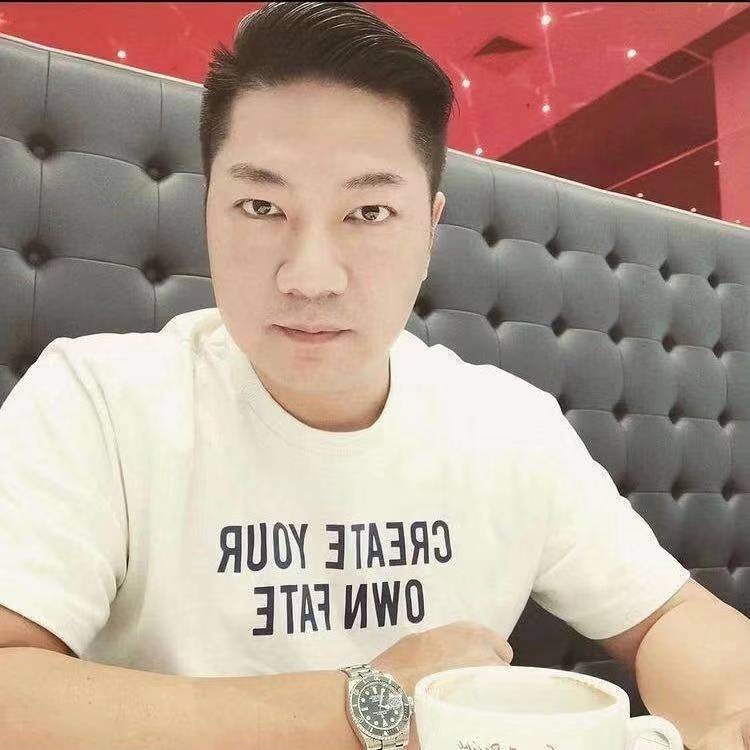 冰淇淋拾忆魁梧的照片
