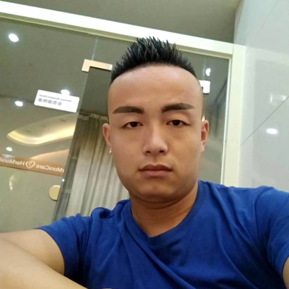 动作片男主角的照片