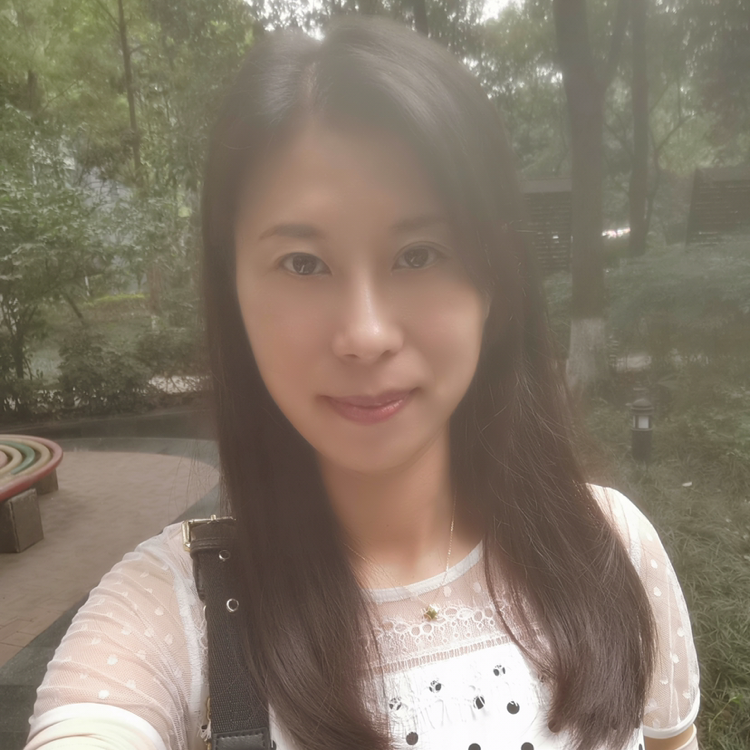 羞涩拿花魂的照片