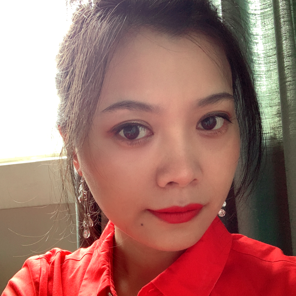 御姐微笑的照片