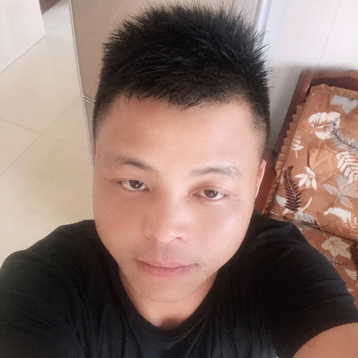 心岛泪了英俊的照片