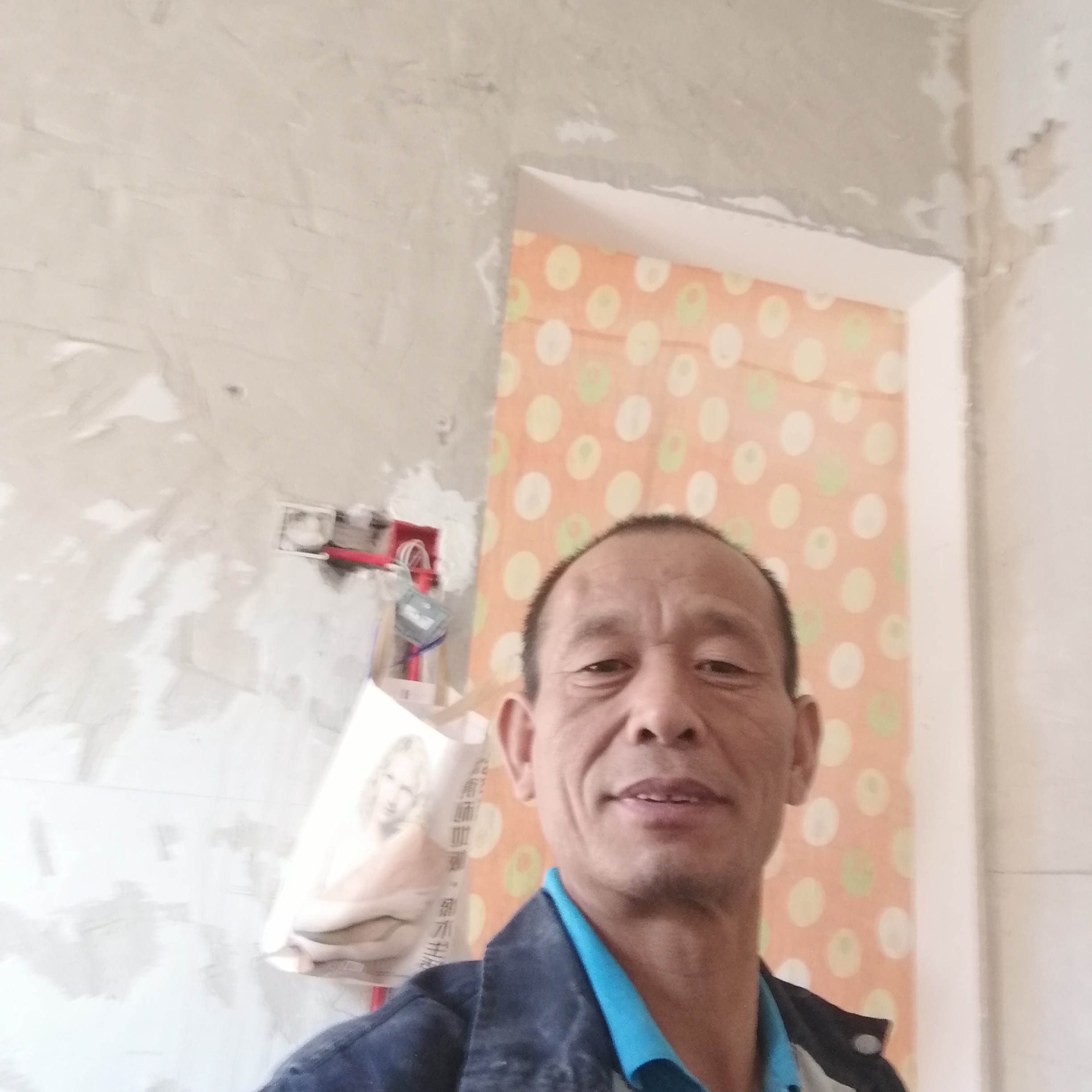 口红那高挑的照片