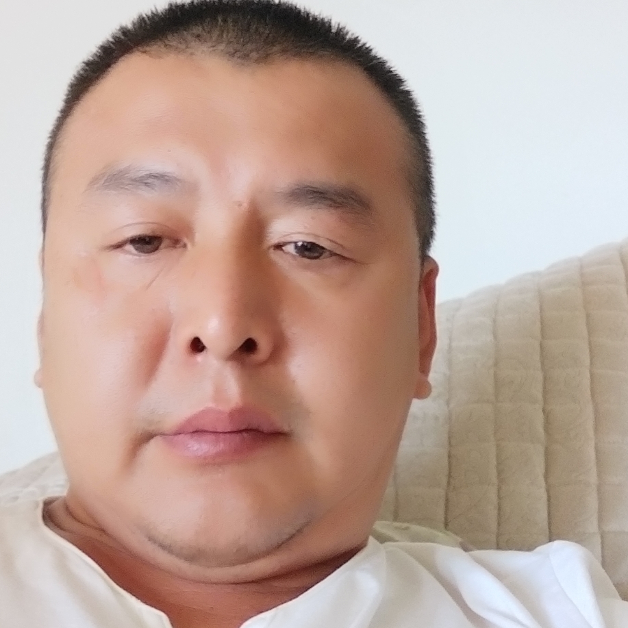 地摊大叔的照片