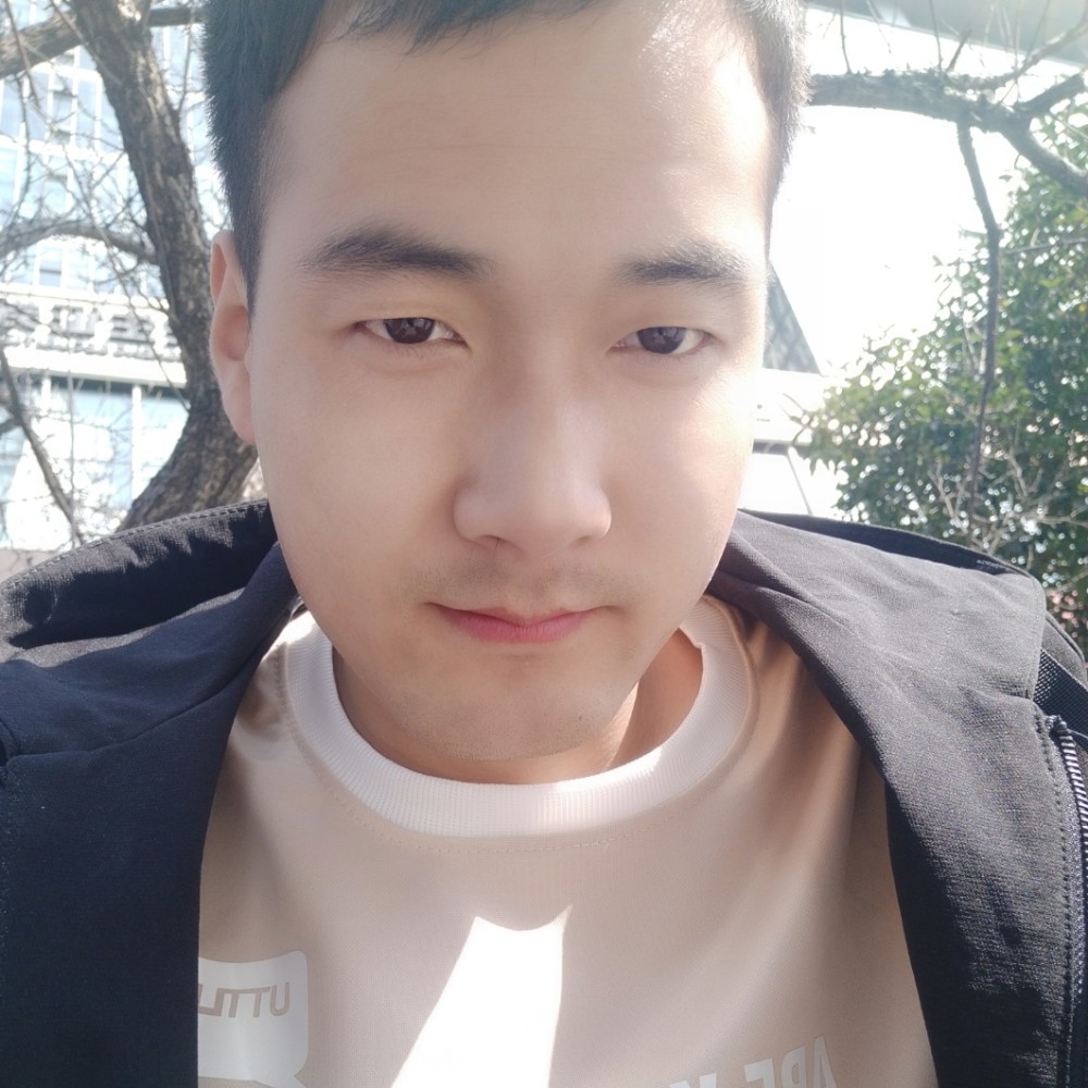 微笑等待的照片