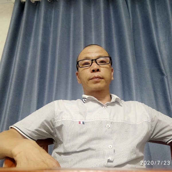 夕阳浅吻激情的照片