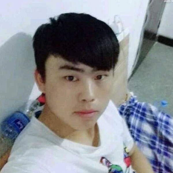 无垠倾心浮波的照片