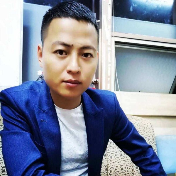 何必开口乱芳华。的照片