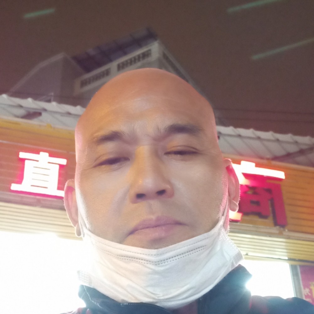 无语拿柜子的照片