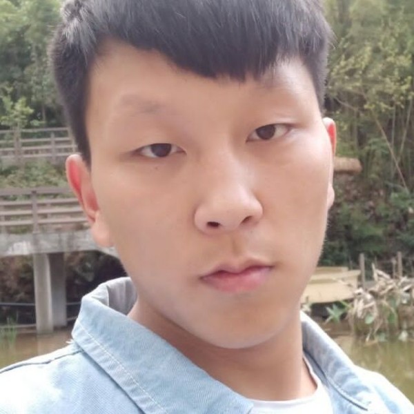 一个人漫步酸奶的照片