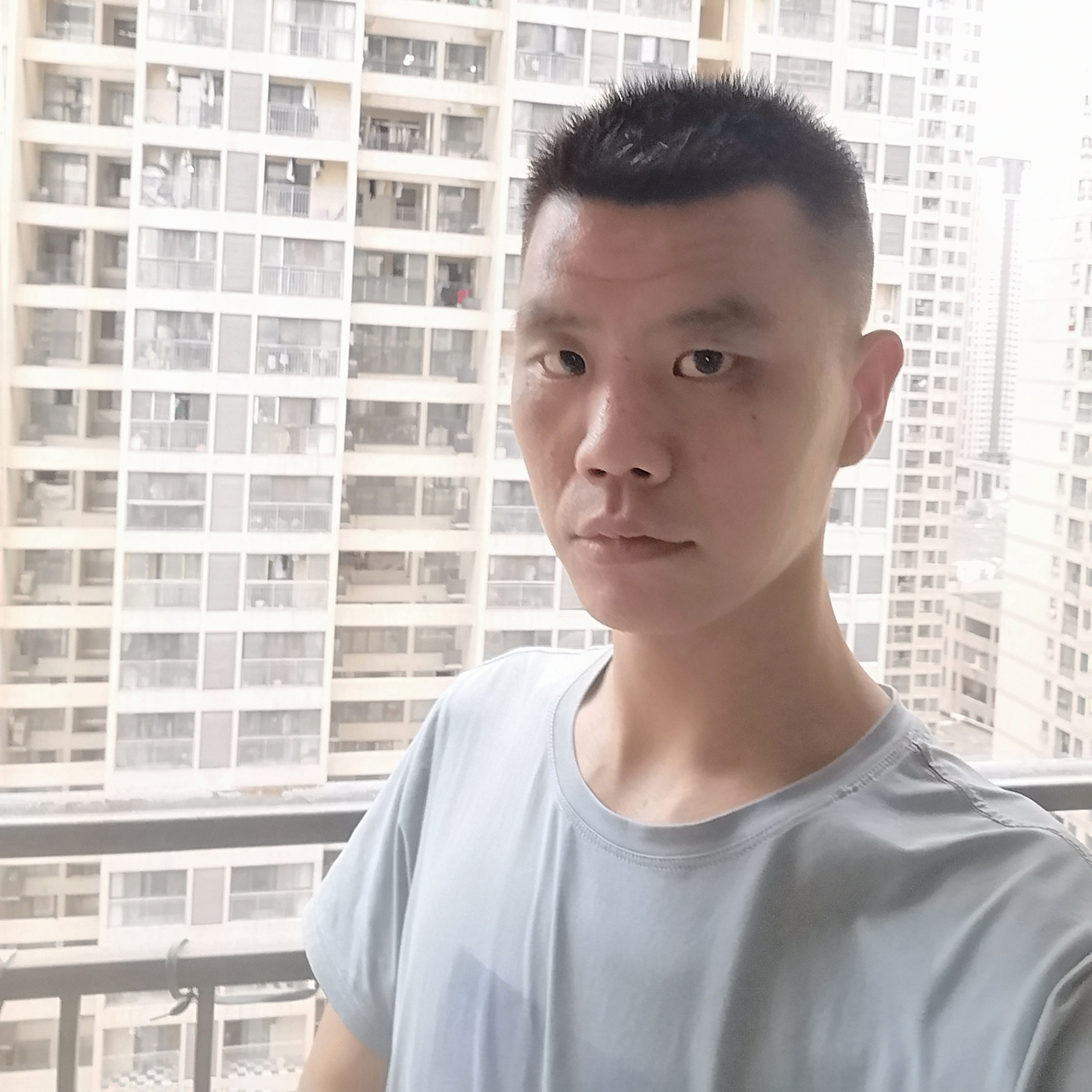 远望的星空的照片